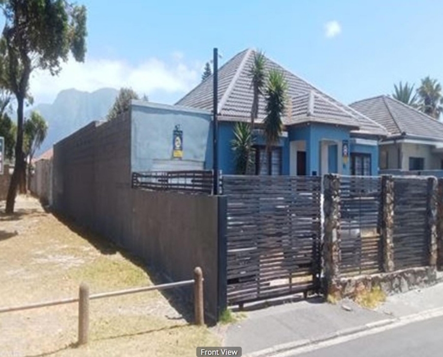5 Bedroom Property for Sale in Lansdowne Western Cape
